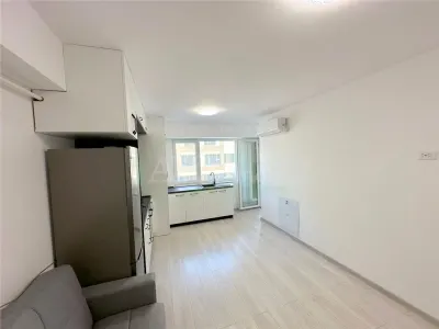 Apartament 2 camere, etaj 2, utilat, semimobilat, cu loc parcare zona Nord - foto 4