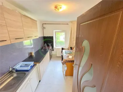 Apartament 2 camere, mobilat, cu centrala, zona Mioritei - foto 5