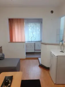 LUNEI - AP. 1 CAMERA - mobilat, utilat, etaj intermediar - foto 4