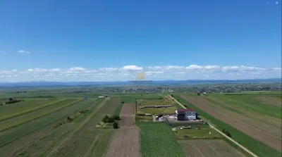 TEREN INTRAVILAN 36.977 MP DE VÂNZARE  E85, INTRAREA ÎN MUNICIPIUL SUCEAVA | 80 ML FRONT | ACCES DIRECT E85 | UTILITĂȚI ȘI INFRASTRUCTURĂ PROPRIE - foto 10