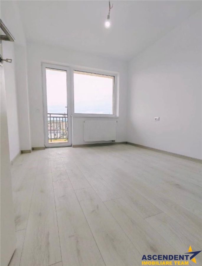 La primul locator, totul nou, studio, Tractorul, Brasov - Brasov