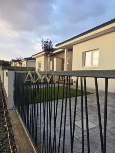 Vanzare 1/2 duplex 3 camere Mosnita Noua - Mosnita Noua
