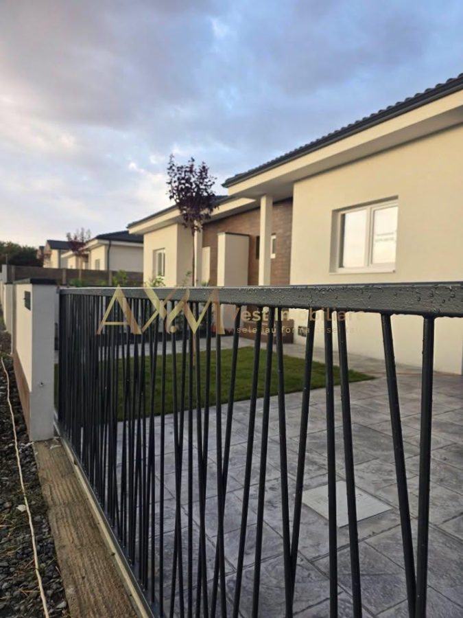 Vanzare 1/2 duplex 3 camere Mosnita Noua - Mosnita Noua