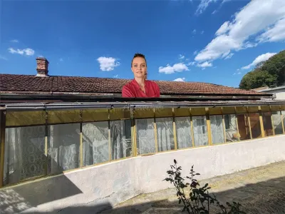 Bocsa Montana, Casa cu pridvor generos, ideala pentru familie extinsa. - foto 12