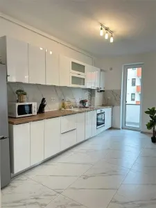 Apartament modern 3 camere 2 bai parcare si terasa zona Centrala - foto 2