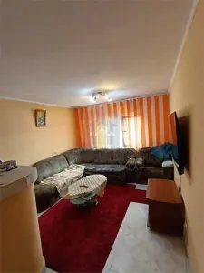 SPATIOS! 91 mp! Ap 4 camere, decomnadat, parter, zona Buzaului - foto 2