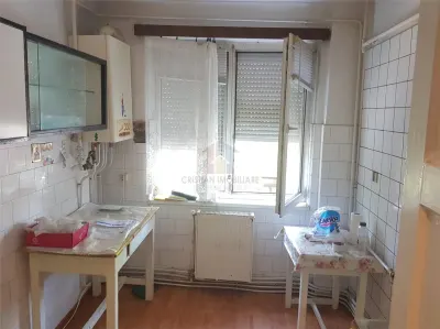 Apartament 2 camere confort 1,  2 balcoane Independentei, etaj 1, - Braila