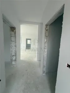 Duplex modern în Moșnița Nouă | 2 dormitoare + mansardă de 50 mp pentru extindere - foto 3