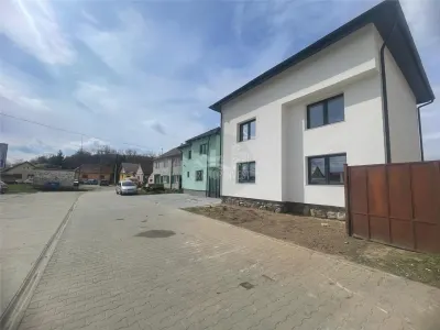 Casa noua moderna cu 6 camere si 3 bai si teren in Sura  Mare - Sura Mare