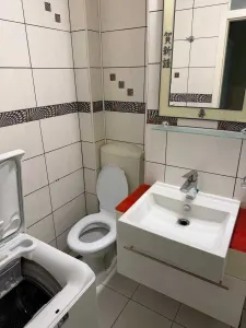 Decomandat la etajul 1 cu 2 bai si 2 balcoane, mobilat si utilat - foto 7