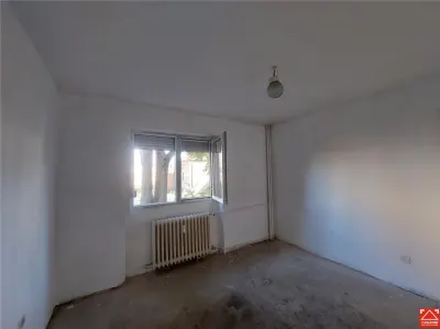 Apartament la parter, zona Iuliu Maniu - foto 8