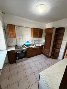 Inchiriez apartament 3 camere, decomandat, Zona Nicolina - Pizza Nico - foto 5