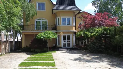 Cladire cu 9 camere de vânzare în Suceava | Obcini | 1.000 mp teren | 499.000 Euro | Comision 0% - Suceava
