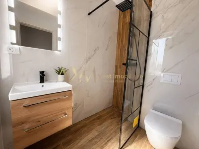 Vanzare 1/2 duplex 5 camere Mosnita Noua - foto 4