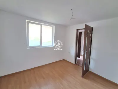 Casa  si teren 1688 mp de vanzare Iepureni - foto 3