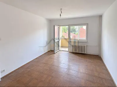 Apartament 2 camere, decomandat, Et.1- Zona Sagului - foto 2