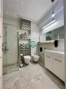 Apartament cu 2 camere, lux, in bloc nou, cu parcare in Centru - foto 7