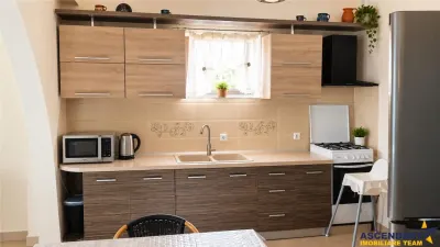Refugiu montan, 7 camere, potential pensiune, acces asfaltat, Moieciu de Sus - foto 5
