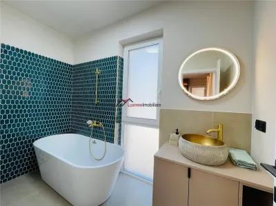 La superlativ, 3 camere 67 mp, 2 bai, 2 terase etaj intermediar lux, doar de bani si haine ai nevoie! - foto 11