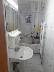 ...Apartament 2 Camere Etaj 1 cu Centrala zona Sagului.. - foto 12
