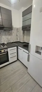 Mobilat si utilat modern la etajul 1 in bloc anvelopat - foto 3
