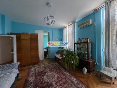 Unirii, apartament 3 cam 90 mp,etajul 2 din trei, renovat, fara risc - Bucuresti