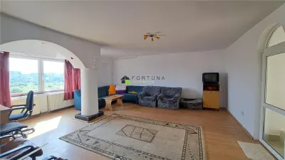 Penthouse 4 camere, mobilat si utilat modest, strada Toamnei - Brasov