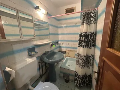 Penthouse 4 camere, mobilat si utilat modest, strada Toamnei - foto 15