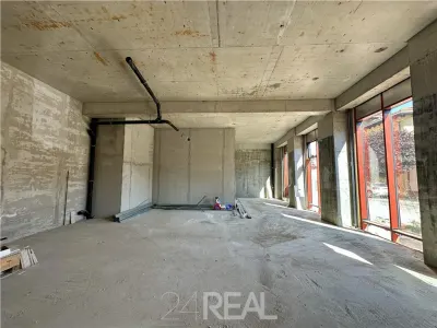 Spatii comerciale de inchiriat de la 72mp - foto 2