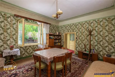Casa cu istorie,3 camere,potential mansardare,1.840mp teren,in cadru linistit si retras,Central,Covasna - foto 2