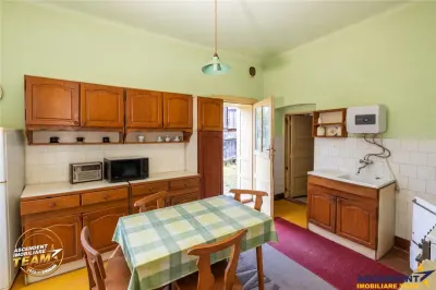 Casa cu istorie,3 camere,potential mansardare,1.840mp teren,in cadru linistit si retras,Central,Covasna - foto 3