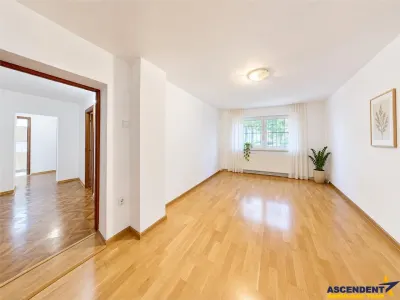 Decomandat si generos, 3 camere, 2 bai, potential de amenajare, Tractorul, Brasov - Brasov
