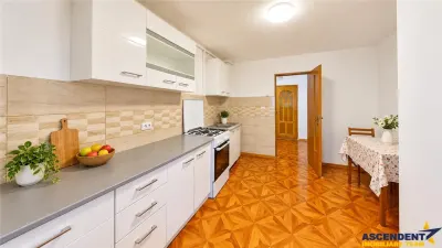 Decomandat si generos, 3 camere, 2 bai, potential de amenajare, Tractorul, Brasov - foto 2