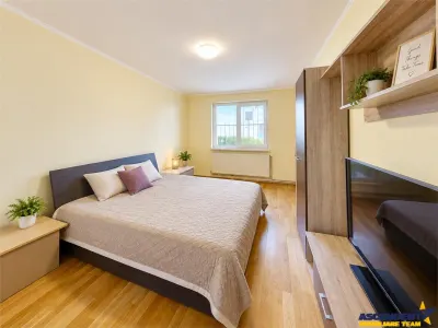 Decomandat si generos, 3 camere, 2 bai, potential de amenajare, Tractorul, Brasov - foto 4