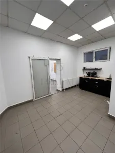 Spatiu comercial - zona linistita - aer conditionat  - 3 camere - 70 mp - foto 7