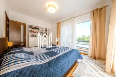 Casa 4 camere | 203 MPU | 1300 MP + 550mp  Teren | Tocile - foto 12