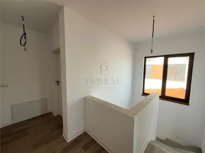 Giroc - Duplex despartit prin carport - 4 Camere - 2 Bai - Zona buna - foto 4