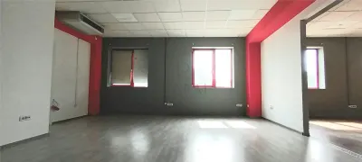 Spatiu  birouri  luminos  etaj 1- Aradului - foto 7